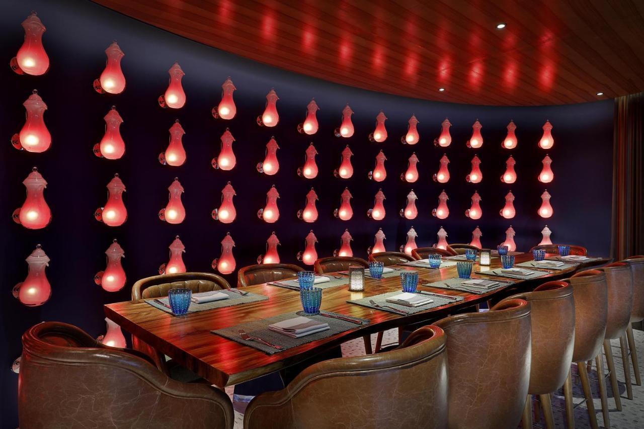 ホテル W マスカット エクステリア 写真 The interior of the restaurant