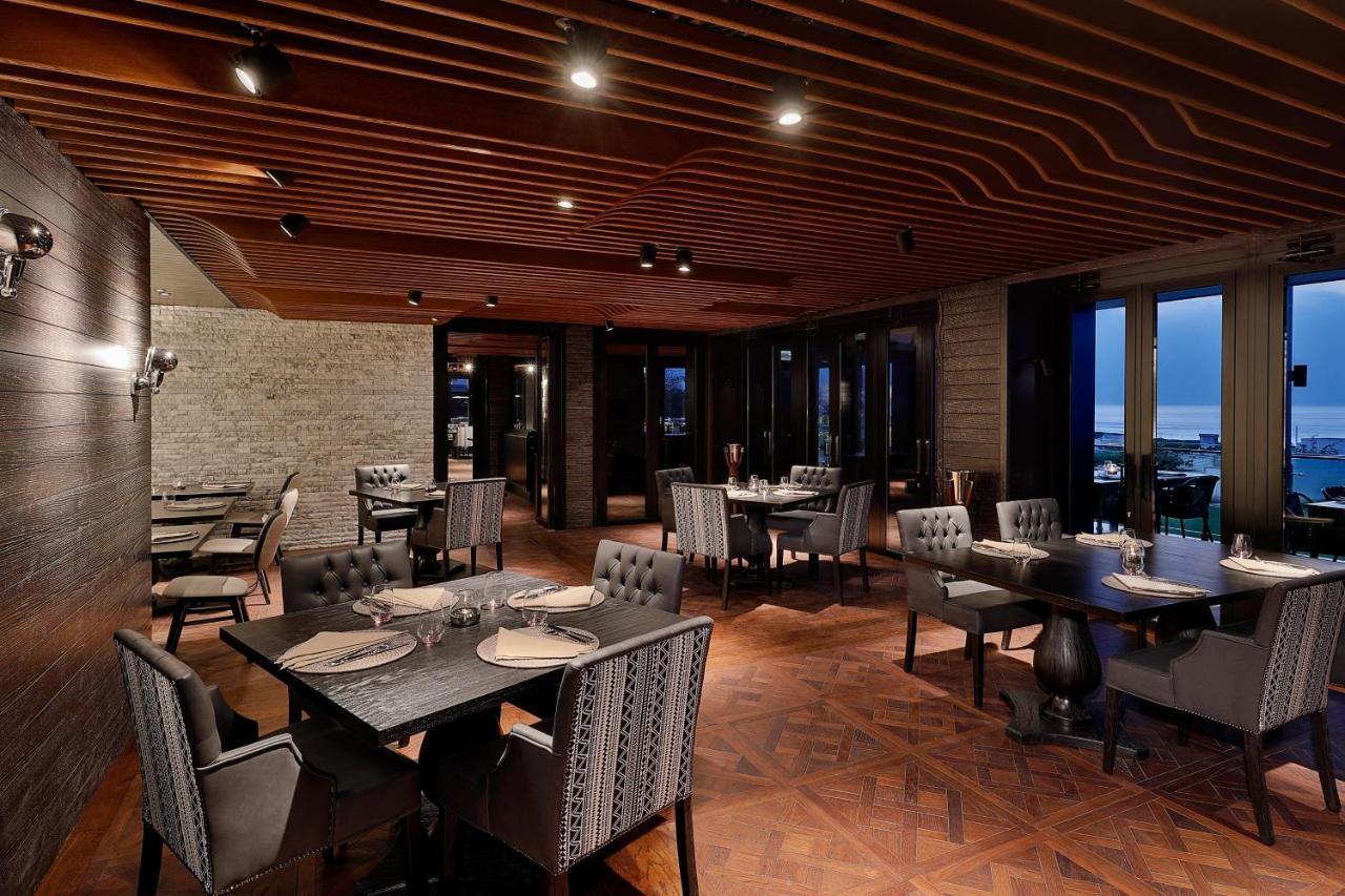 ホテル W マスカット エクステリア 写真 The interior of the restaurant