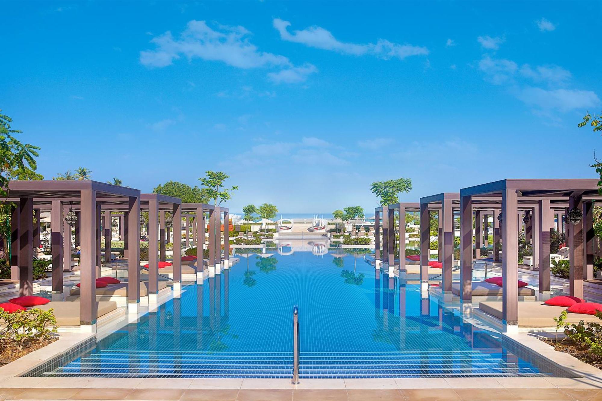 ホテル W マスカット エクステリア 写真 The pool at the resort