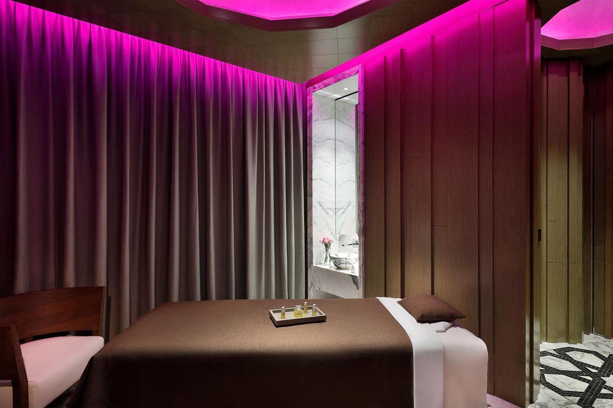 ホテル W マスカット エクステリア 写真 A treatment room at the spa