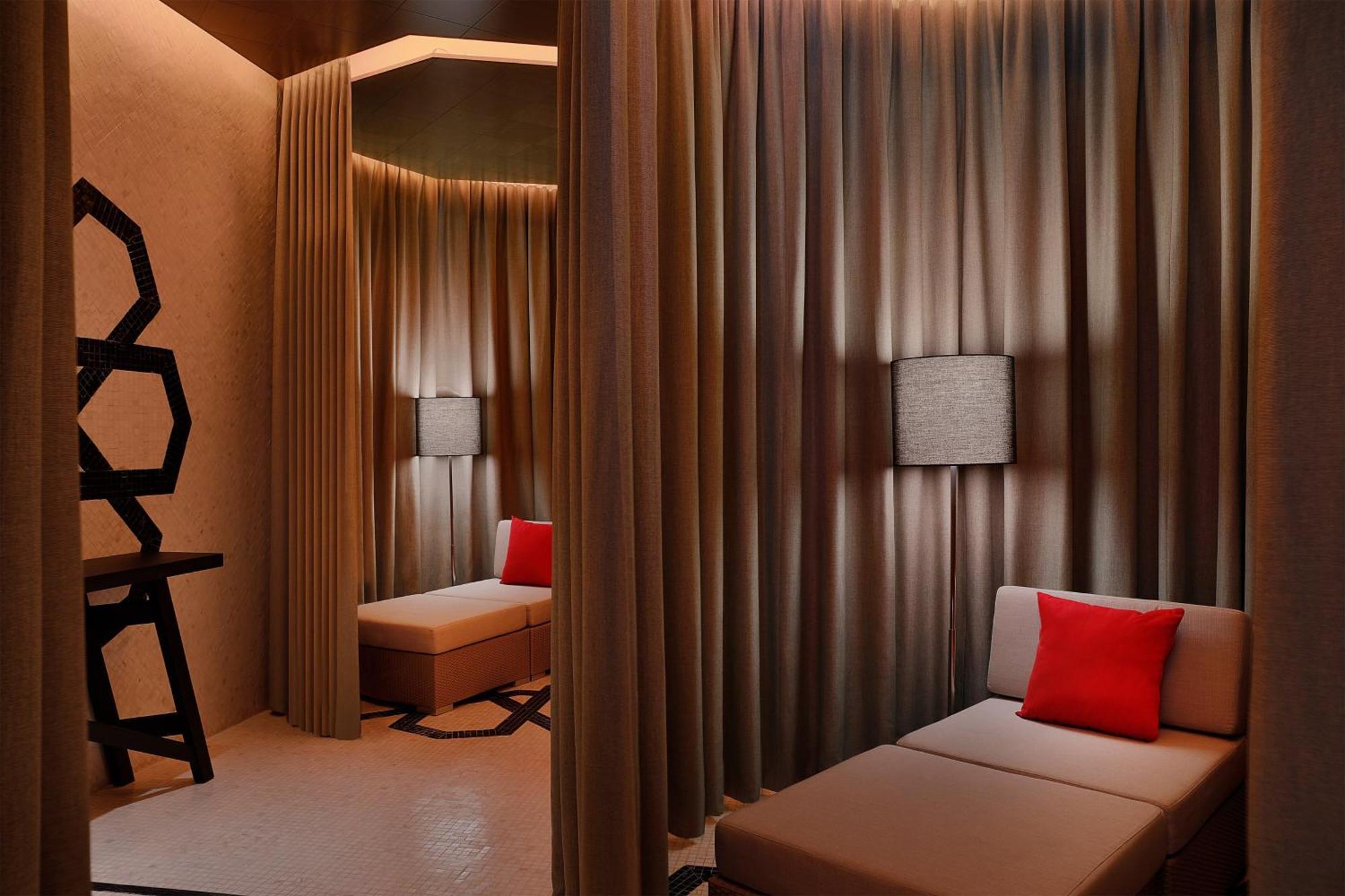 ホテル W マスカット エクステリア 写真 A treatment room at the spa