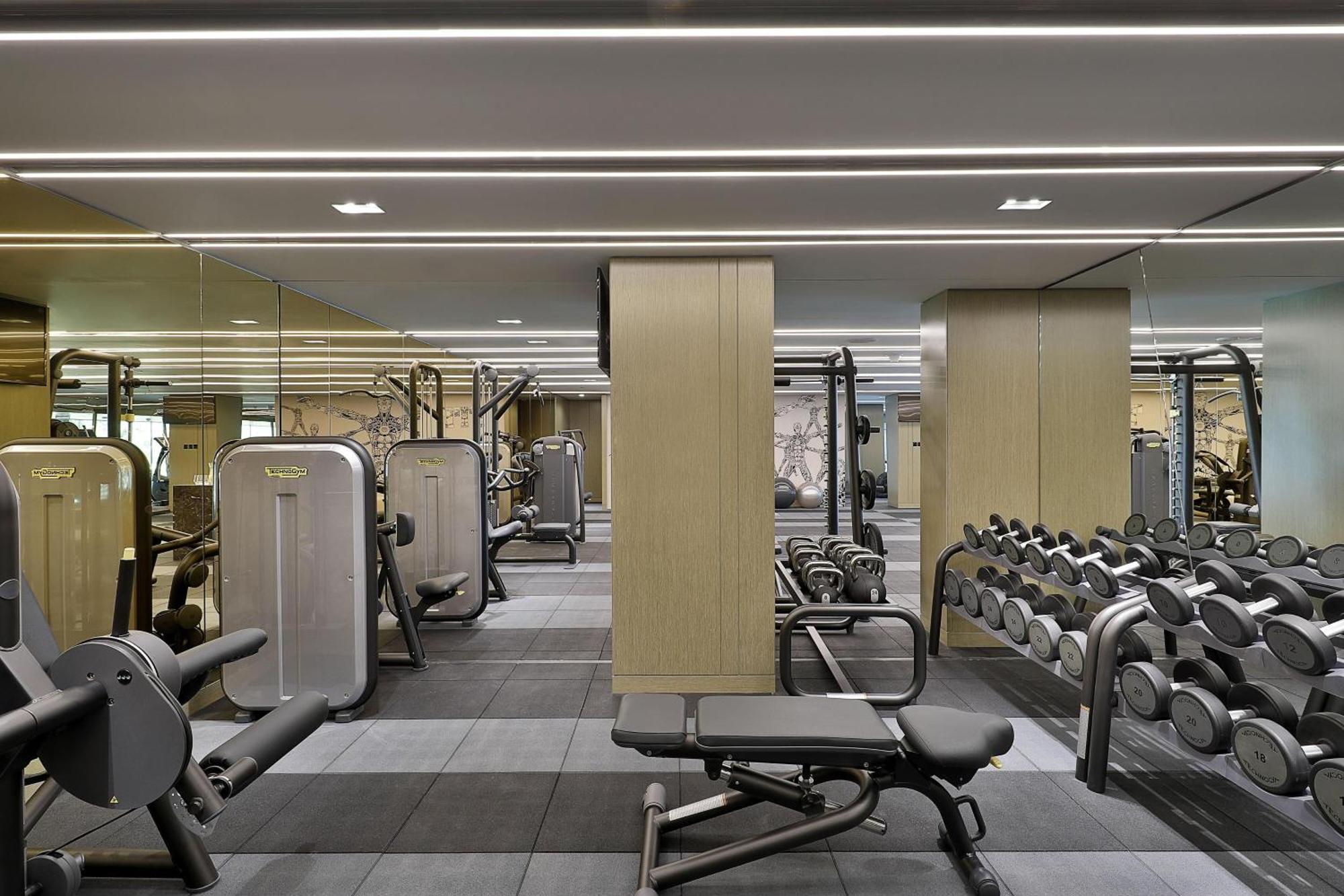 ホテル W マスカット エクステリア 写真 The gym at The Dorchester